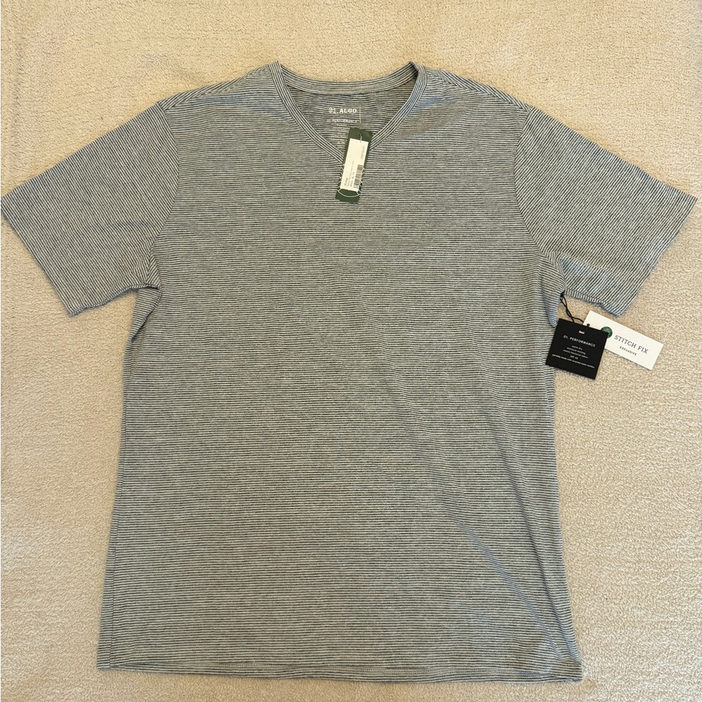 Men’s vneck tee